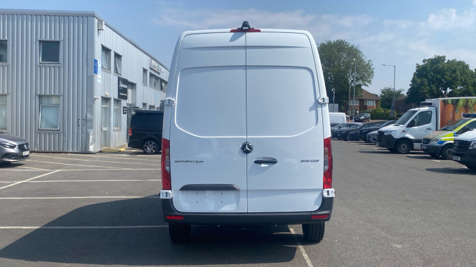 Mercedes-Benz Sprinter 315Cdi L2 Diesel Rwd 3.5t H2 Pro Van 9G-Tronic - Image 10